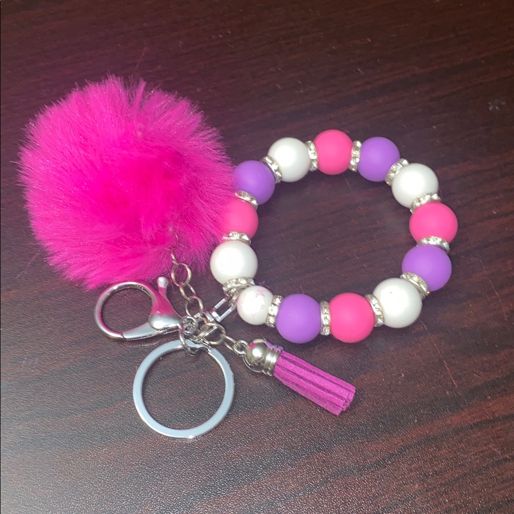Handmade Keychain with pom-pom - Picture 7 of 7
